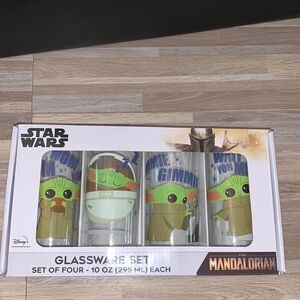 Disney Star Wars the mandalorian glasses set!